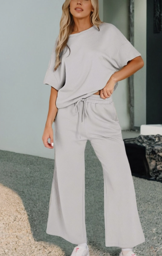 Textured T-Shirt and Pant Set (Gray)