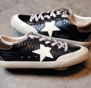 Vega Black Sneakers - On Mays Street