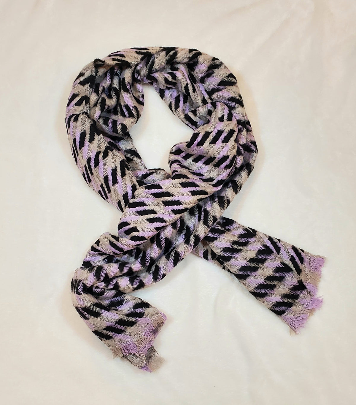 Cold Morning Houndstooth Scarf - On Mays Street
